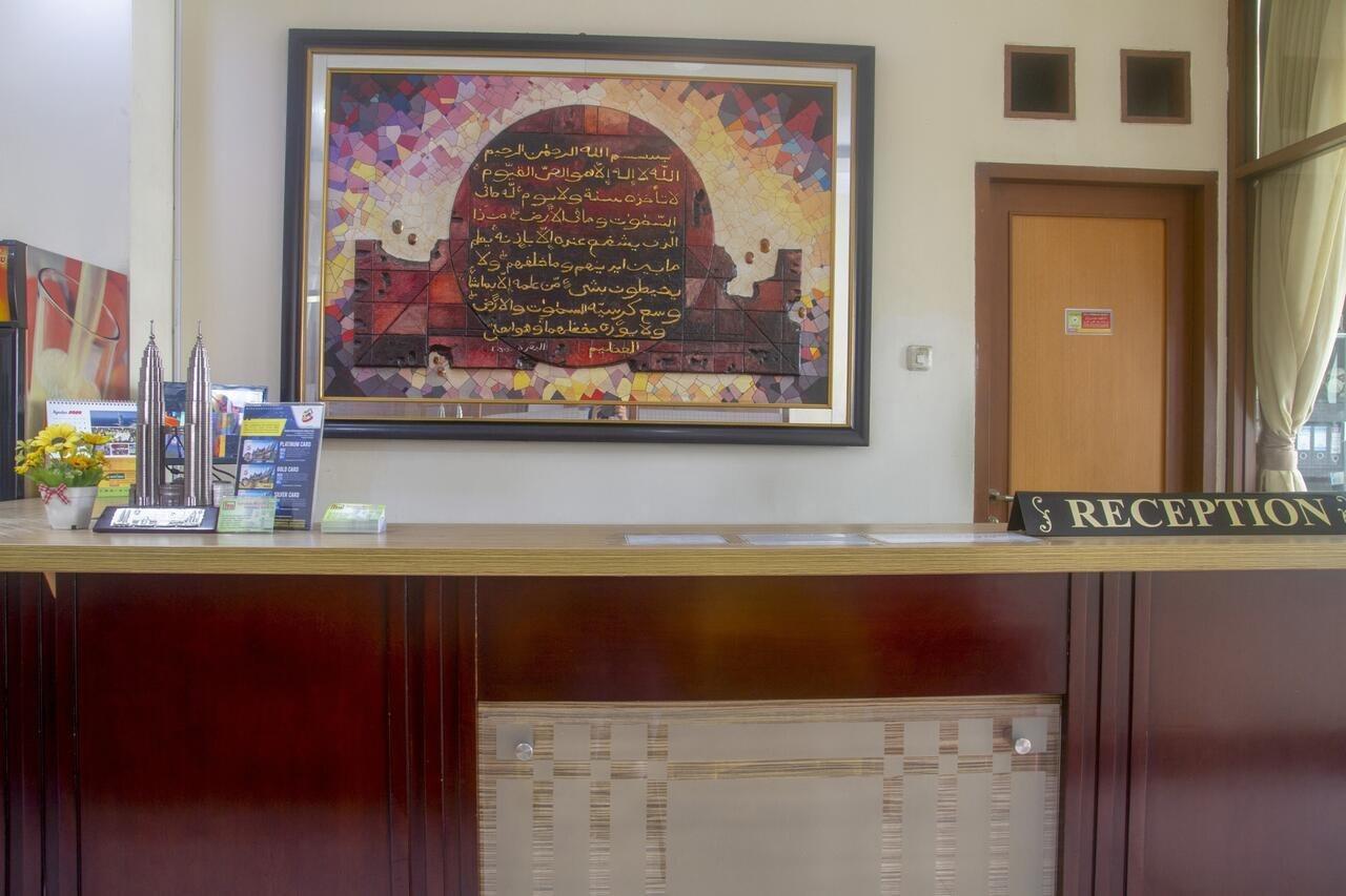 Oyo 3894 Karunia Muslim Syariah Hotel Jakarta Ngoại thất bức ảnh
