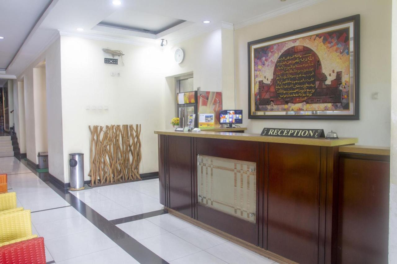 Oyo 3894 Karunia Muslim Syariah Hotel Jakarta Ngoại thất bức ảnh
