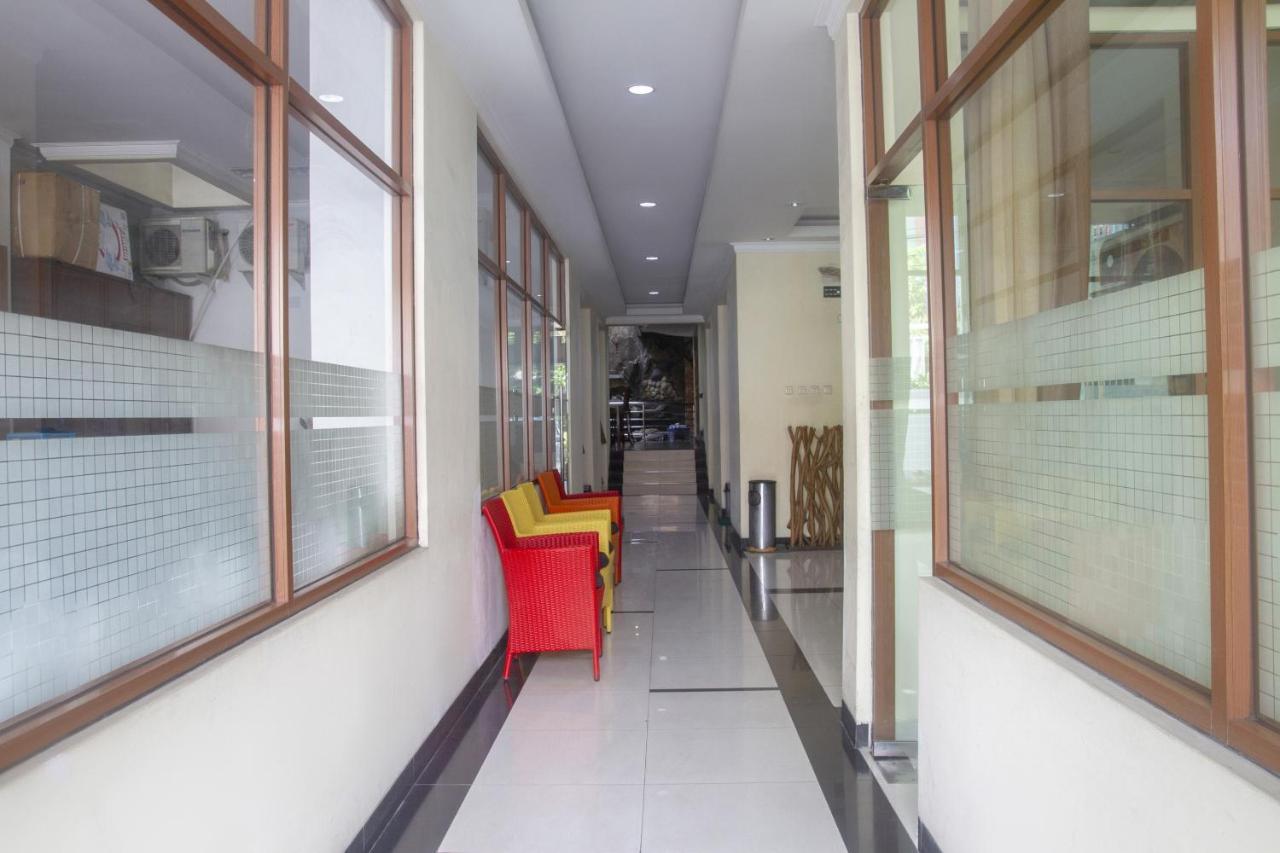 Oyo 3894 Karunia Muslim Syariah Hotel Jakarta Ngoại thất bức ảnh