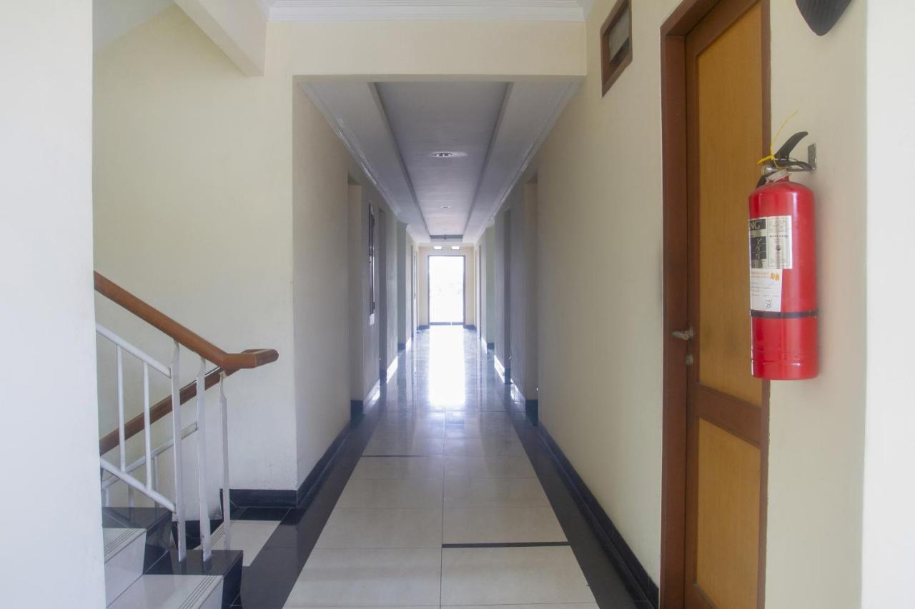 Oyo 3894 Karunia Muslim Syariah Hotel Jakarta Ngoại thất bức ảnh