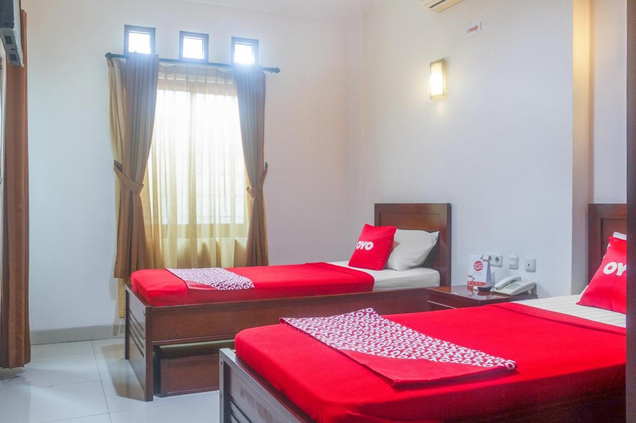 Oyo 3894 Karunia Muslim Syariah Hotel Jakarta Ngoại thất bức ảnh