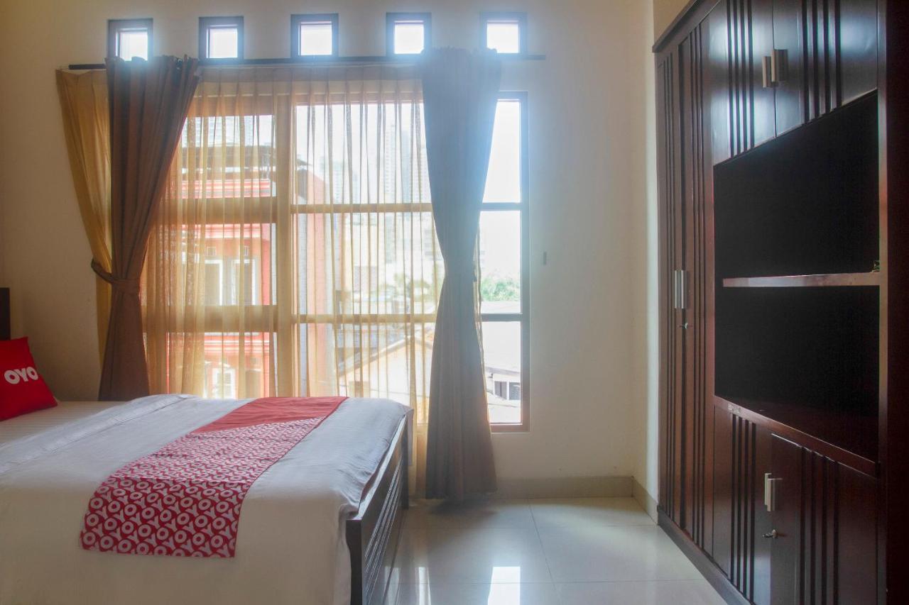 Oyo 3894 Karunia Muslim Syariah Hotel Jakarta Ngoại thất bức ảnh