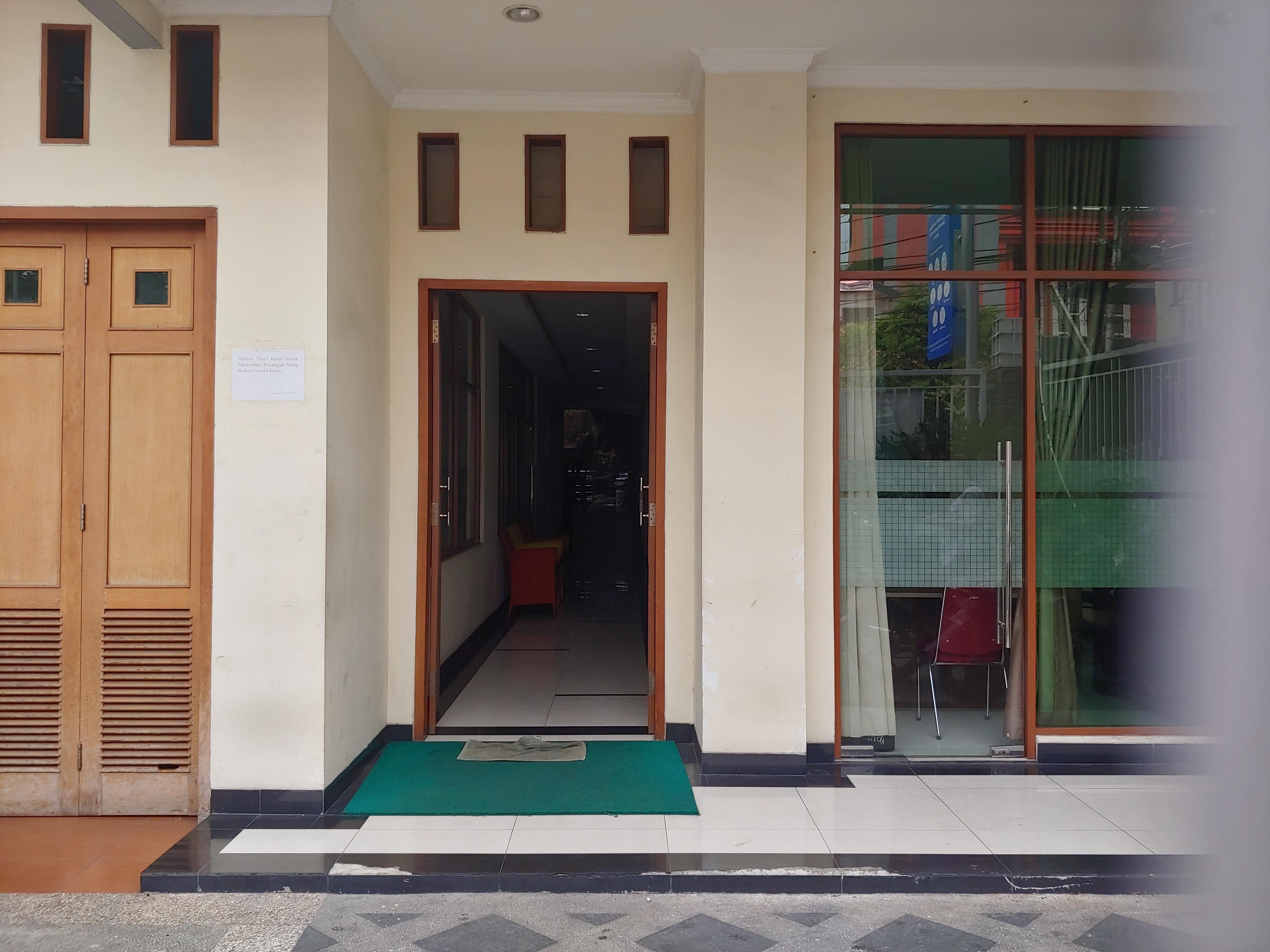Oyo 3894 Karunia Muslim Syariah Hotel Jakarta Ngoại thất bức ảnh